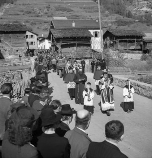 Funeral of a military patrol in the Valais, 1949.