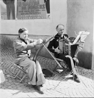 Buskers in Lausanne: 1941.