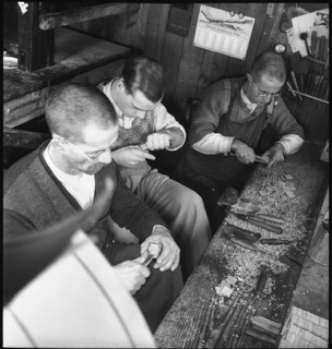 Swiss donation: producing badges, 1942.