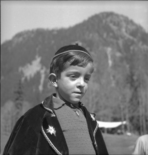 May journey to the alpine pasture of Selva, 1942.