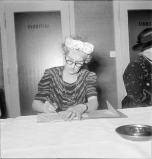 Mrs. Horm-Peel at a women's conference, 1948.