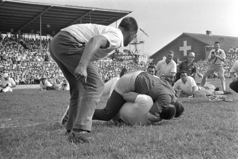 Swiss wrestling festival 1966 in Frauenfeld: Final lap Hunsperger - Meli.