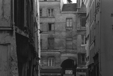 1975, Paris, Marais, passage.