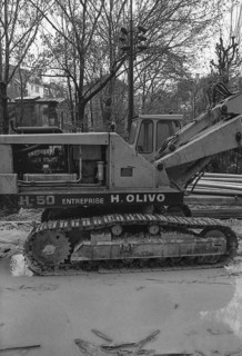 1975, Paris, Rive droite, men at work.