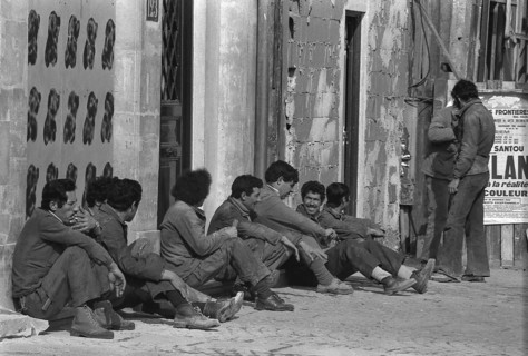 1975, Paris, Rive droite, men at work, work break.