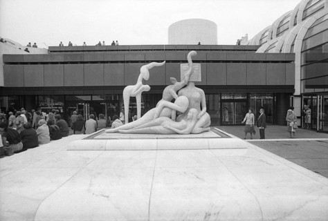 1976, Paris, Rive droite, Les Halles, shopping center.