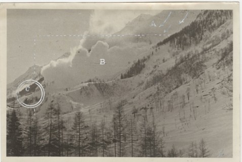 An avalanche shot during its fall