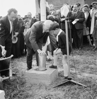 Laying of the foundation stone: Pestalozzi Children's Village Trogen 1946.
