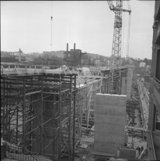 Berne, Monbijou bridge under construction, scaffolding, centring; 1961.