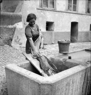Fribourg; laundress at St. Anne fountain; 1945.