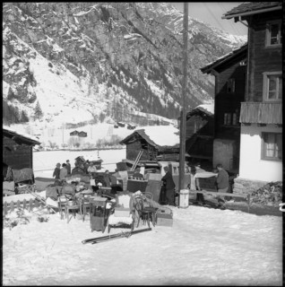 Herbriggen, village threatened with landslide, people preparing evacuation; 1959.