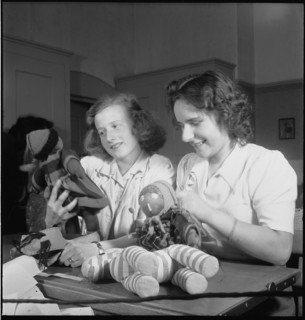 Girls knitting in favour of children from Yugoslavia, 1946.