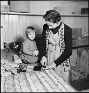 Producing mousetraps, 1945.