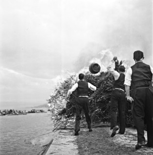 Zurich: Sechselauten 1944 in the Enge.