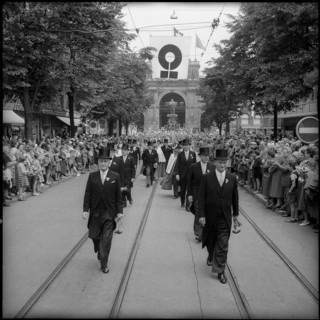 Opening of the SAFFA 1958: federal councillors parading.