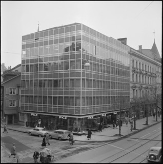 Business at the middle Bahnhofstrasse Zurich 1957.