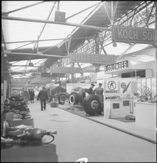 18th Geneva International Motor Show, 1948: exhibition hall.
