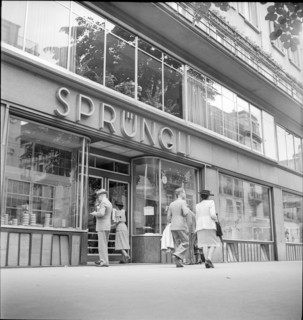 Cafe Sprungli, Bahnhofstrasse, Zurich, 1947.