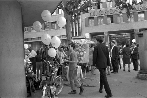 Supporting campaign for women's right to vote in Zurich, Limmatplatz 1969.