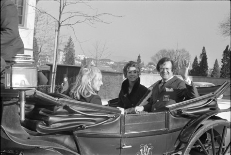 Hazy Osterwald driving in coach 1969.