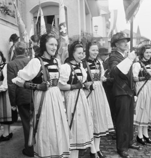 Women's shooting in Schuepfheim, 1946.