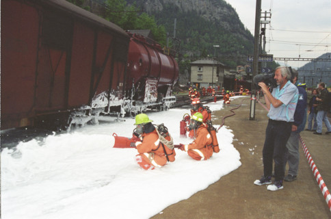 'Rundschau' staging environmental catastrophe 1995.