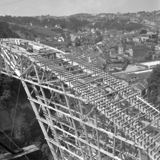 Gotteron bridge under construction, scaffolding, centring; 1959.