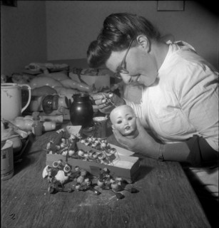 Clinic for dolls of Miss Jucker, Uster 1948.