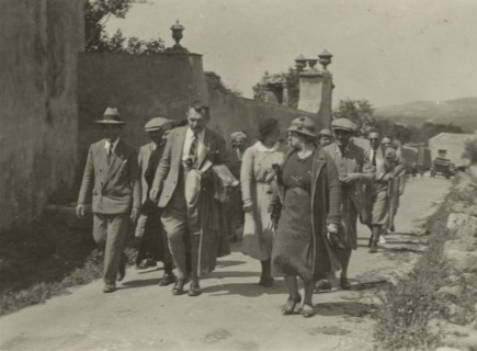 On the way. 
	
		1924