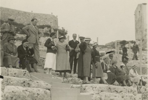 Members of the Touring Club Italiano  in Syracuse. 
	
		1924