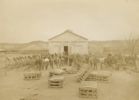 Distribution of agricultural machinery to Members of the Touring Club Italiano  of the Regina Alvear Cooperative. 
	
		1927
