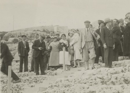 Members of the Touring Club Italiano  in Syracuse. 
	
		1924