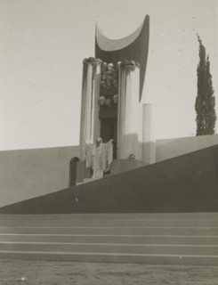 Antigone on stage in Syracuse. 
	
		1924