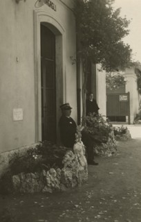 Cividate Malegno Station: the flowerbeds at the entrance to the building. 1928-1930