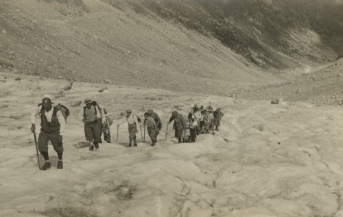 Hikers on the Gran Paradiso ridge. 1933