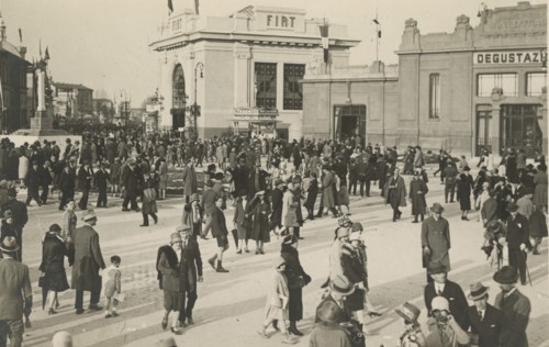 The Milan Trade Fair was packed with visitors.. 1929