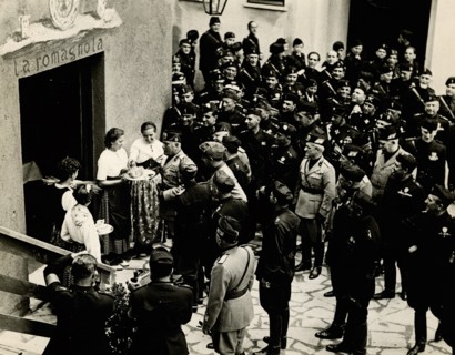 Bread offered to Benito Mussolini at the Romagna forge