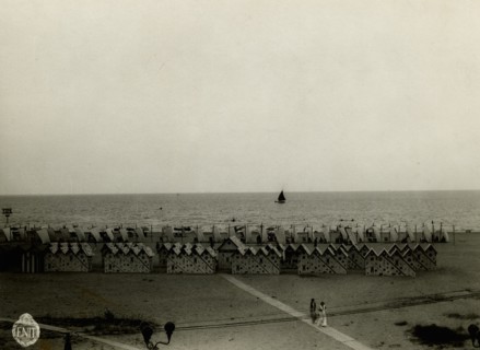 Beach with cabins and tents in Cesenatico