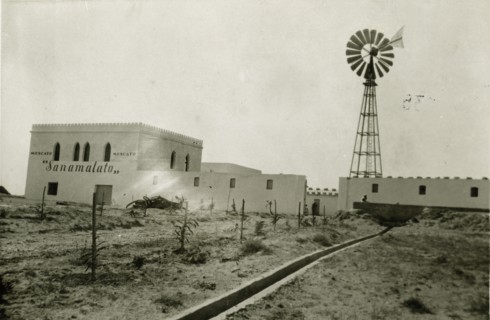 View of the Sanamalato farm in Tripolitania, with a wind turbine system for lifting.