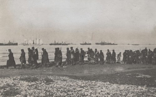 Serbian troops board Italian ships off the Albanian coast.