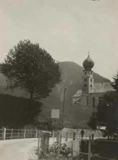 The village of Tires. 
	
		1927