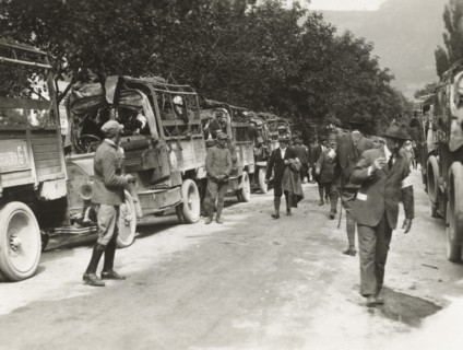 A move of the Caravan. 1919