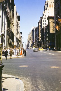 People and traffic on Fifth Ave 34th Street looking north, Manhattan,  New York, NY State, USA c