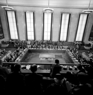 Laos conference in Geneva 1962: signing of the agreement