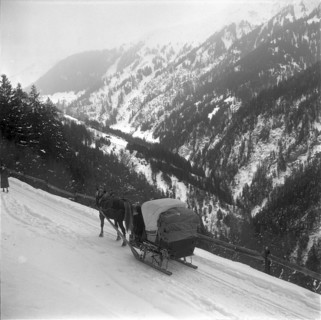 Post delivery in the Grisons by sleigh 1953