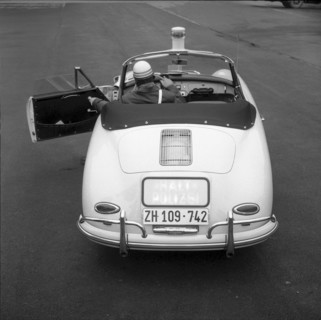 Cantonal police Zurich 1958: policeman in a Porsche
