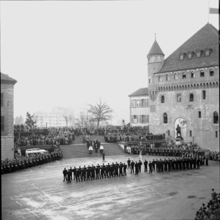 Swearing In of police recruits, Schlosshof Lausanne 1956