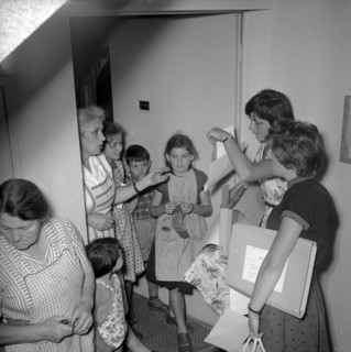 High school students as business census assistant, Zurich 1955
