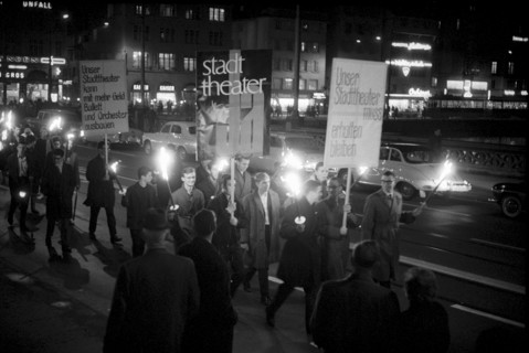 Students demonstrating for the Stadttheater Zurich, 1962