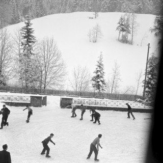 Children, ice skating in Gohl 1960
